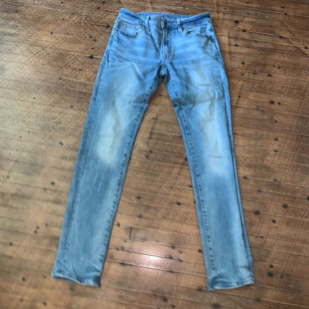 American Eagle distressed Slim 30x34 normcore stretchy jeans